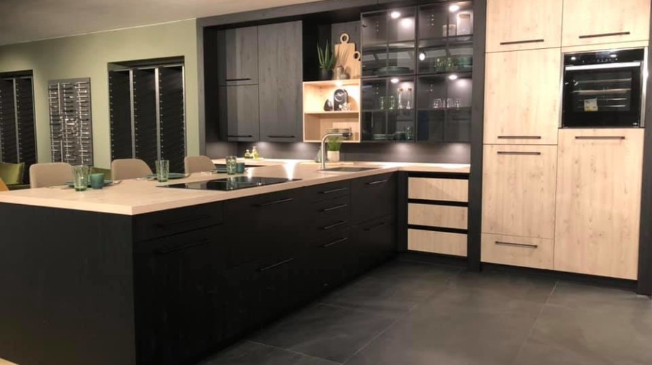 Ross Keuken-, Tegel- en Badkamerdesign EINDHOVEN afbeelding 2 Ross Keuken-, Tegel- en Badkamerdesign EINDHOVEN afbeelding 2